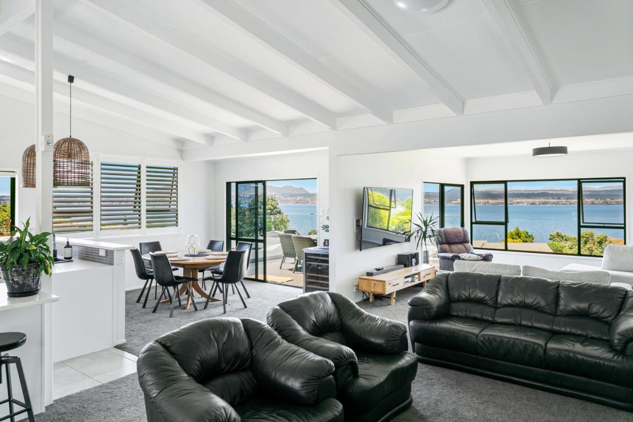 Acacia Bay Bach - Views, Spa & Serenity - Tauposee Exterior foto